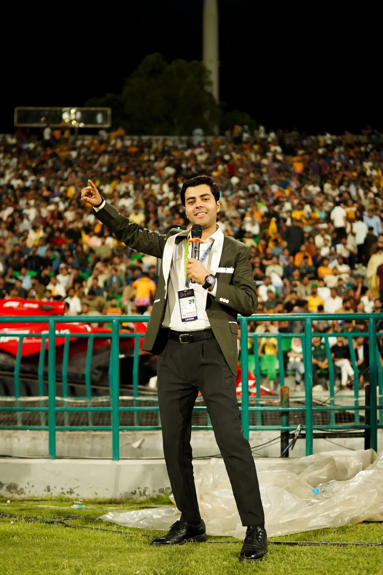 Hassan Fadul hosting a live event in front of a full stadium crowd